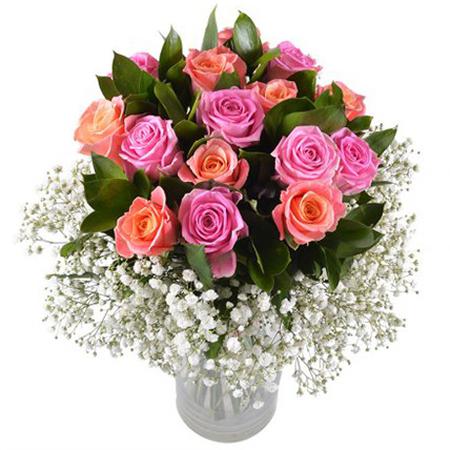 Букет с розами и гипсофилой «Искры любви»